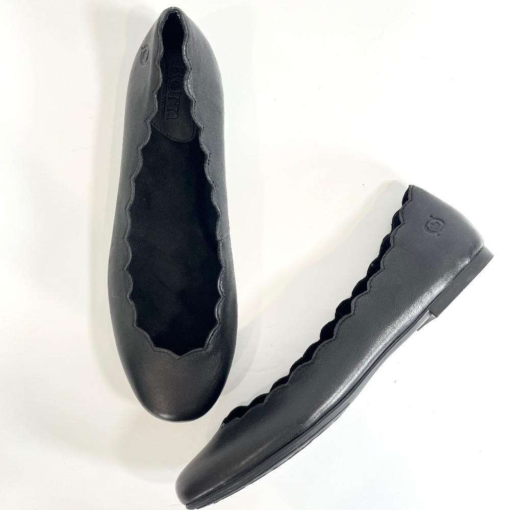 Born Allie Black Leather Scallop Slip On Flats Size 7.5 New with original box
